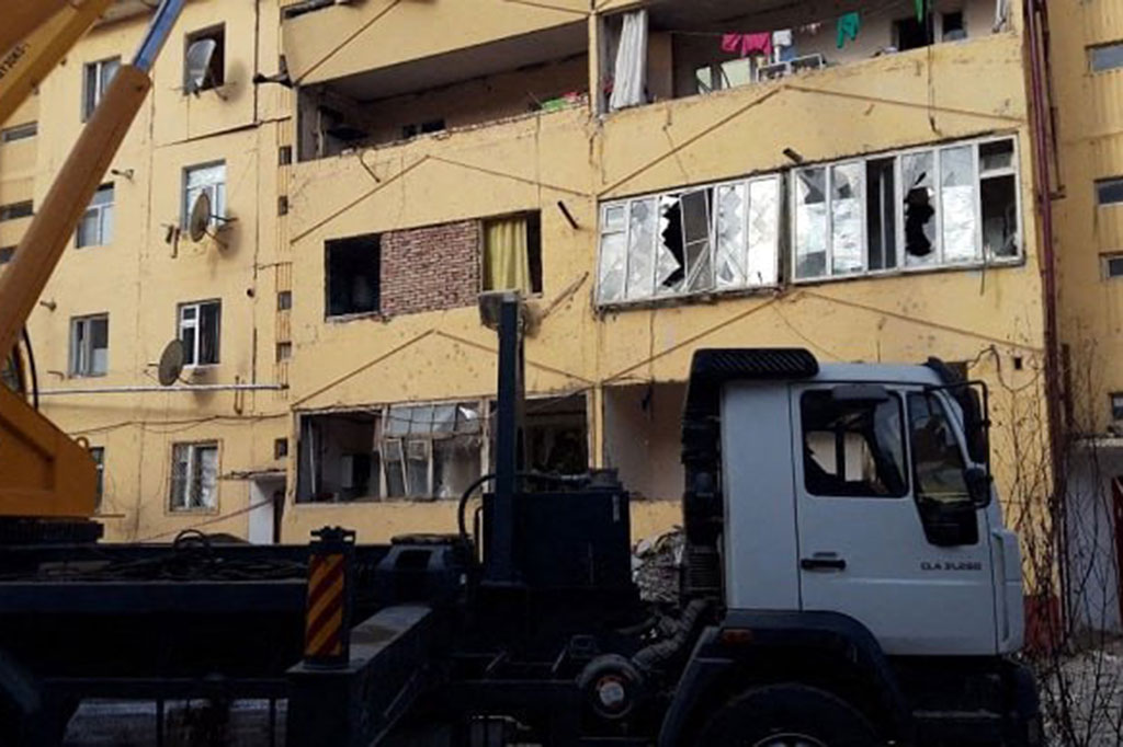 Kementerian darurat mengatakan ledakan yang terjadi pada Minggu, 29 Januari 2023, merusak bangunan empat lantai di Kota Nukus, pusat administrasi wilayah otonom Karakalpakstan. 