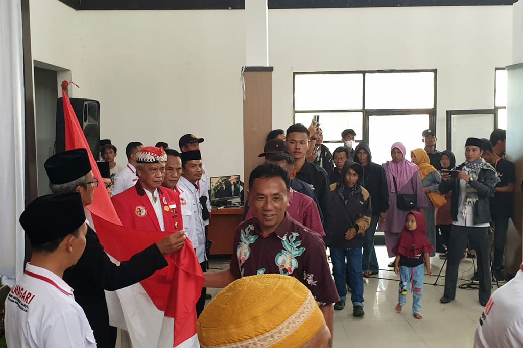 Ia menyampaikan, upaya menyadarkan masyarakat agar tidak bergabung dengan NII itu dilakukan secara bersama-sama, yakni tokoh masyarakat, agama, pemerintah, dan juga ada keterlibatan dari Detasemen Khusus (Densus) 88 Antiteror Polri.