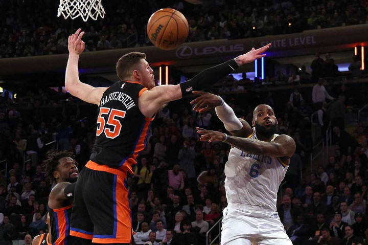 Bagi James, kini dia hanya tertinggal 88 poin untuk menyalip rekor skor NBA Kareem Abdul-Jabbar yang dipegang sejak 5 April 1984. Poin yang dimiliki oleh Abdul-Jabbar adalah 38.387, sementara James telah mengumpulkan 38.299 poin.  