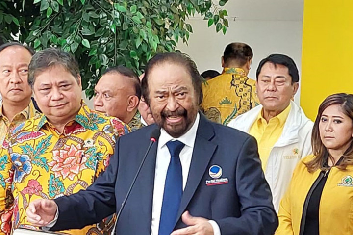 Buat Surya Paloh, ada romantisme antara NasDem dengan Golkar. Surya Paloh tak memungkiri sejarah panjang perjalanan politiknya berawal berlambang pohon beringin itu.  