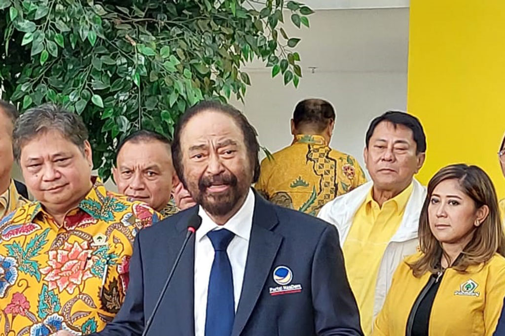 Surya Paloh mengungkapkan alasan dirinya berkunjung ke DPP Golkar dan bertemu Ketum Golkar Airlangga Hartarto. 