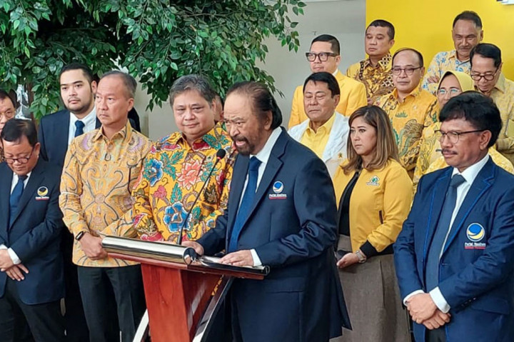 Waktu yang dihabiskan Surya Paloh di Golkar juga tak sebentar, yakni 43 tahun. Setelah itu, dia baru memutuskan keluar dan mendirikan NasDem.