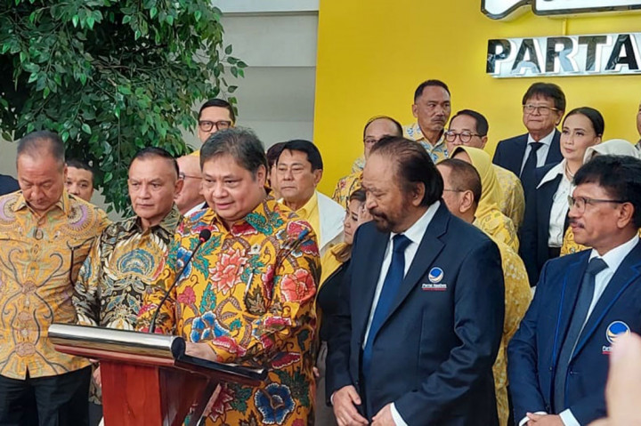 Sementara Airlangga Hartarto menegaskan bahwa Ketua Umum DPP Partai NasDem Surya Paloh merupakan alumni Golkar. 