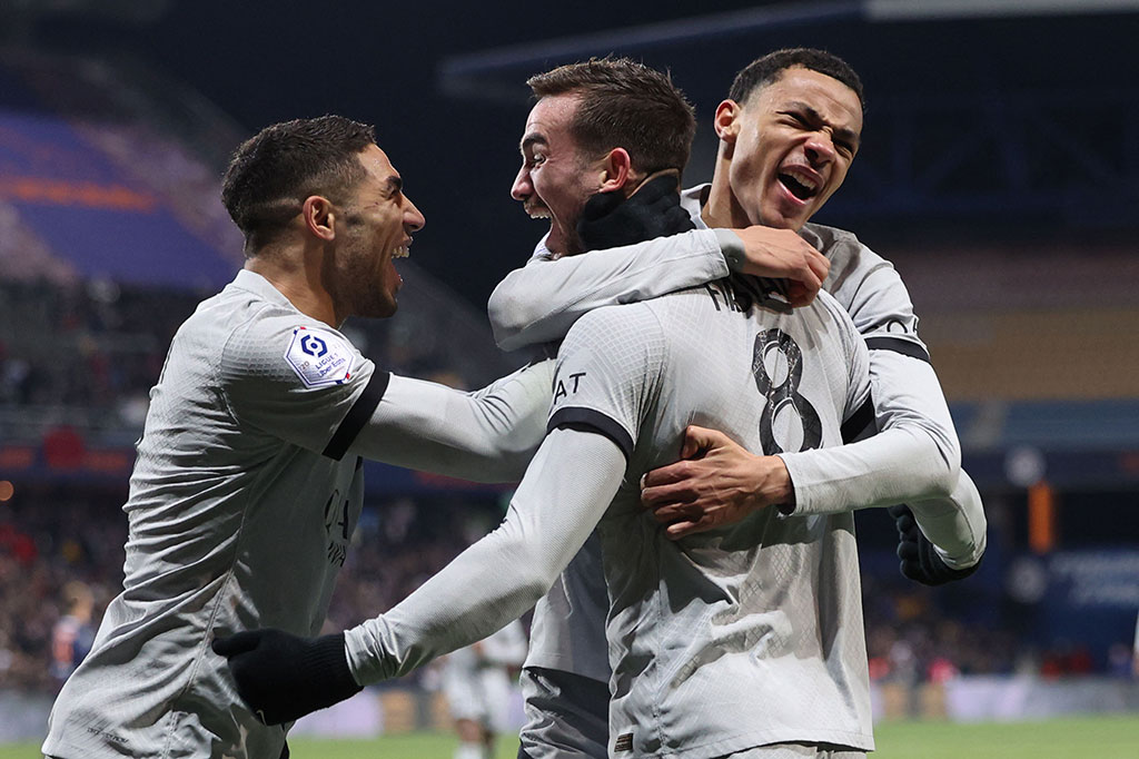 Tim tamu membuka skor pada menit ke-55. Fabian Ruiz membobol gawang Montpellier lewat bola sepakan kaki kiri setelah menyambar bola hasil tendangan Hugo Ekitike. PSG memimpin 1-0.