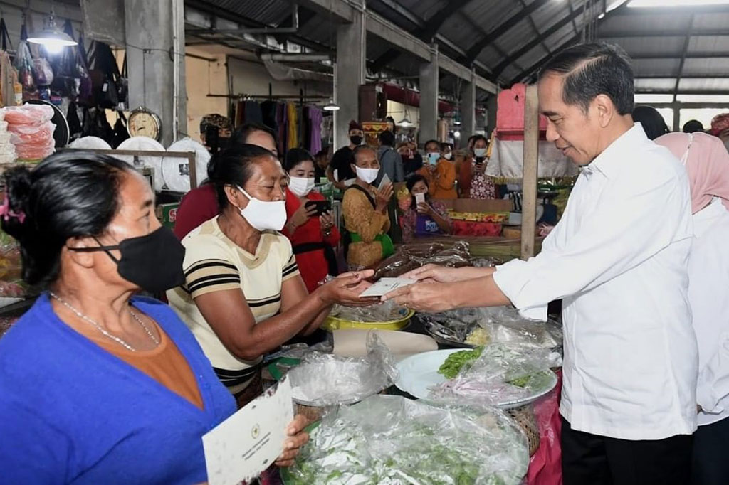 Ia menambahkan harga-harga barang lainnya masih cenderung stabil, meskipun harga beras memang naik.
