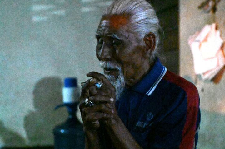 Salah satu warga bernama Wayan Brata mengaku terkejut dengan kedatangan Kepala Negara. Ia menyebut kejadian tersebut sebagai kejadian langka seumur hidupnya. 