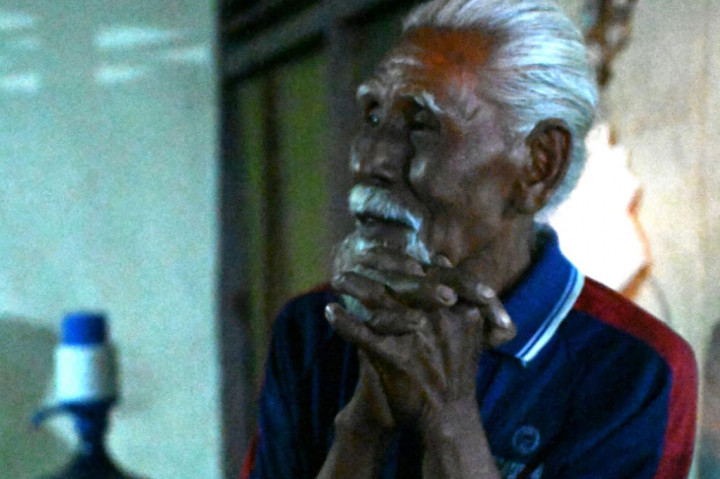 Di luar agenda resmi kunjungan kerja, Presiden Joko Widodo blusukan ke sejumlah rumah warga di Dusun Keingetan, Desa Singakerta, Kecamatan Ubud, Kabupaten Gianyar, Provinsi Bali, pada Rabu, 1 Februari 2023 malam. Sejumlah warga mengaku kaget dan terharu dikunjungi Jokowi.