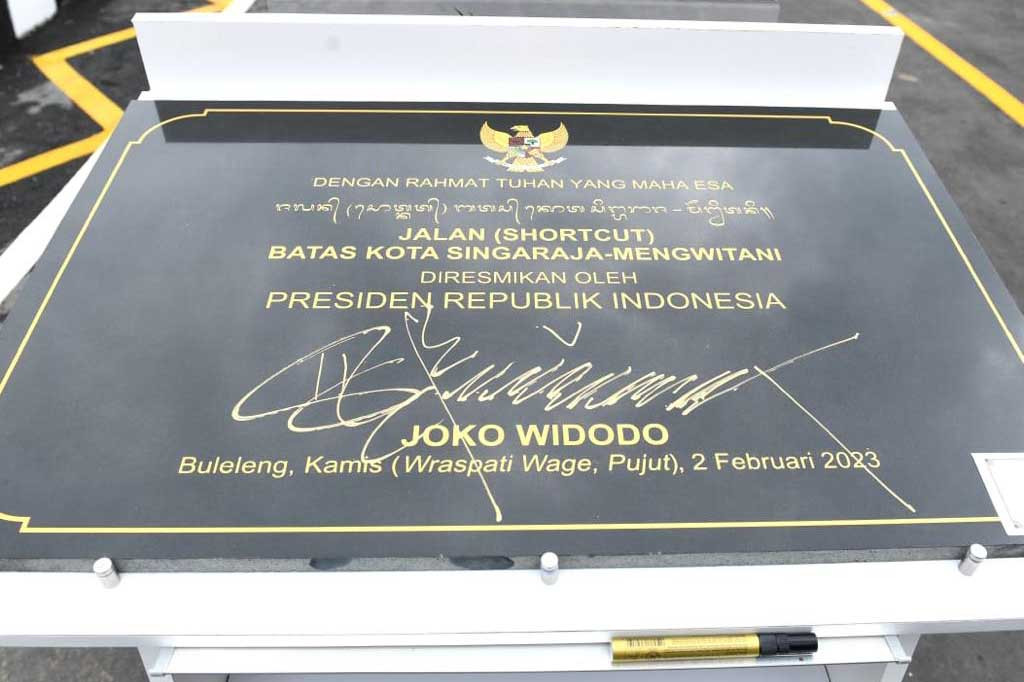 Peresmian dilakukan dengan penandatanganan prasasti oleh Presiden Jokowi.
