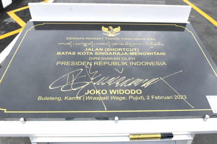 Peresmian dilakukan dengan penandatanganan prasasti oleh Presiden Jokowi.
