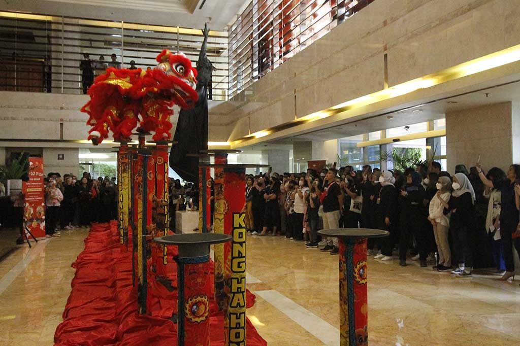 Menyambut perayaan Cap Go meh 2023 yang jatuh pada Minggu, 5 Februari 2023, Media Group Network menggelar pertunjukan barongsai di Loby Grand Metro TV, Kedoya, Jakarta Barat, Kamis, 2 Februari 2023.