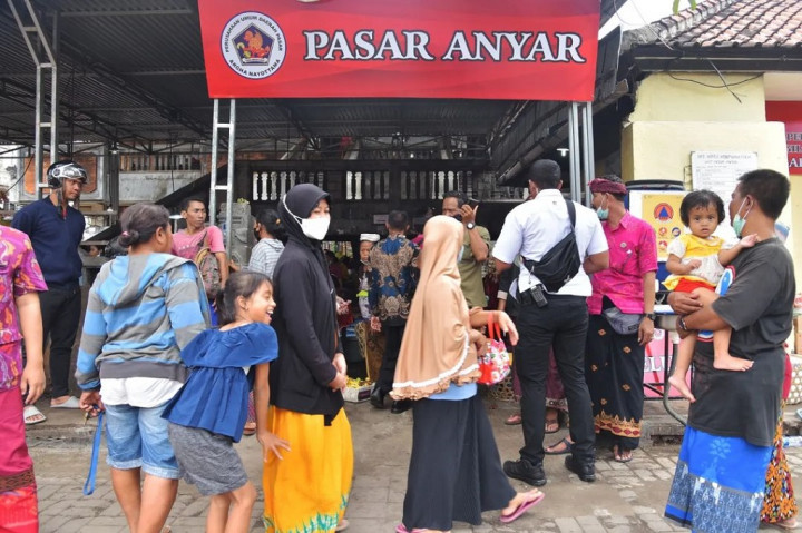 Turut mendampingi dalam kunjungan tersebut antara lain Menteri Pekerjaan Umum dan Perumahan Rakyat (PUPR) Basuki Hadimuljono, Sekretaris Kabinet Pramono Anung, Koordinator Staf Khusus Presiden Ari Dwipayana, Gubernur Bali I Wayan Koster, dan Pj Bupati Buleleng Ketut Lihadnyana.