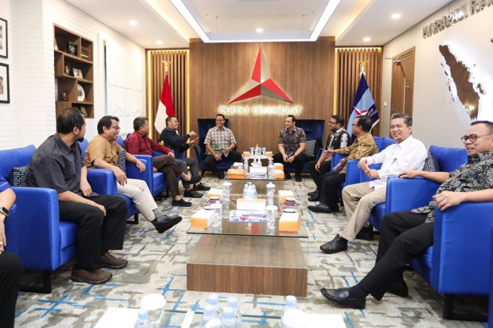 AHY menegaskan bahwa koalisi tiga partai ,yakni NasDem, Demokrat ,dan PKS makin hari makin solid. 