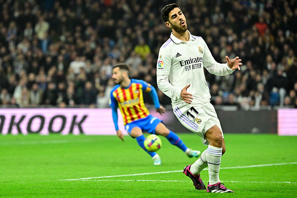 Real Madrid langsung menekan sejak awal laga dan langsung mendapatkan  peluang pada menit ke-3 lewat Marco Asensio. Sayang sepakannya dengan mudah diatasi Giorgi Mamardashvili.