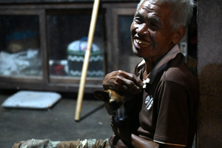 Di luar agenda resmi kunjungan kerja, Presiden Joko Widodo blusukan ke sejumlah rumah warga di Dusun Keingetan, Desa Singakerta, Kecamatan Ubud, Kabupaten Gianyar, Provinsi Bali, pada Rabu, 1 Februari 2023 malam. Sejumlah warga mengaku kaget dan terharu dikunjungi Jokowi.