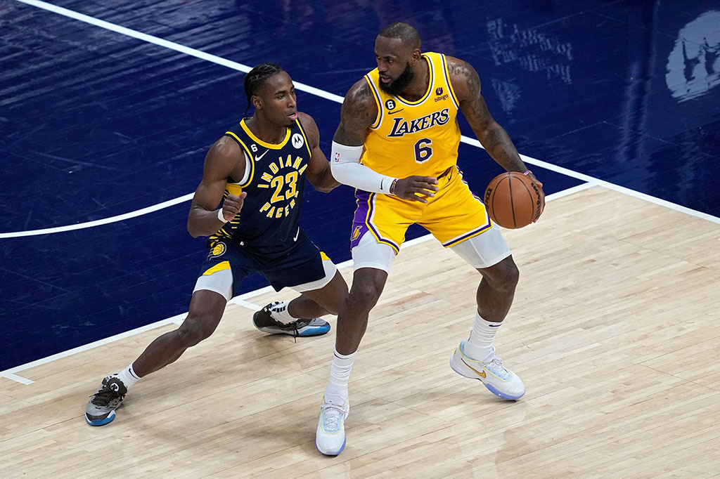 Dia sekarang membutuhkan 63 untuk melampaui Abdul-Jabbar – yang telah memegang rekor sejak sebelum James lahir.