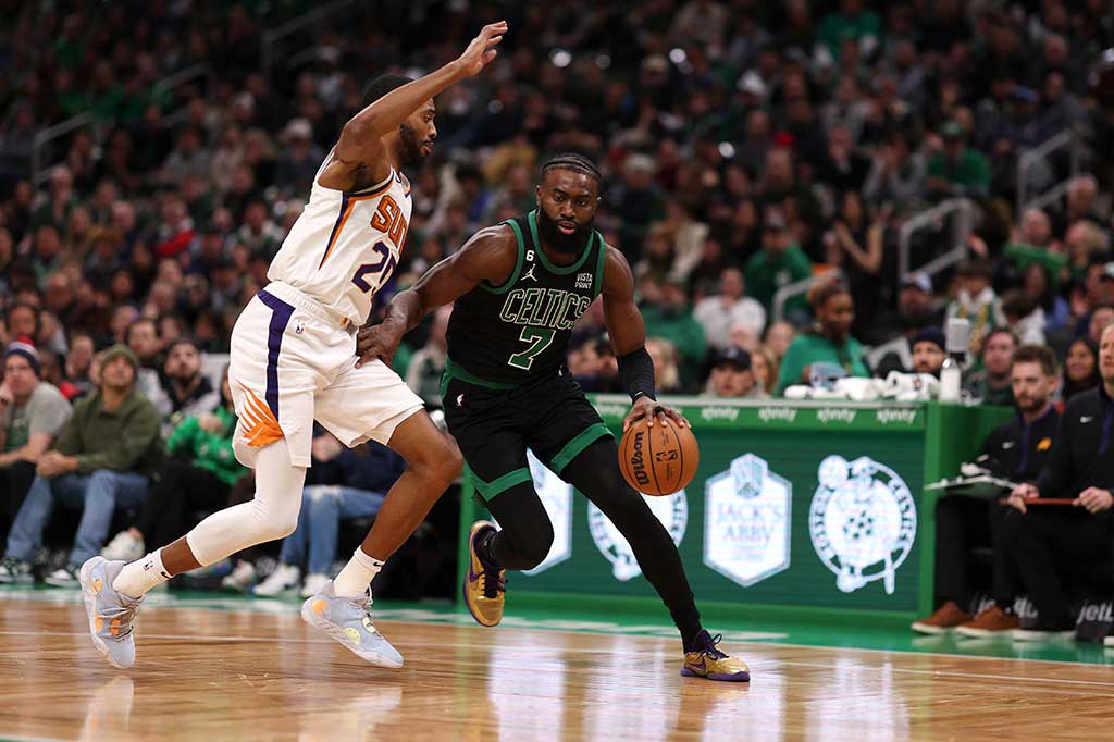 Sementara itu Jaylen Brown mencetak 27 poin untuk Boston Celtics, namun Jayson Tatum hanya mengumpulkan 20 poin pada pertandingan tersebut.