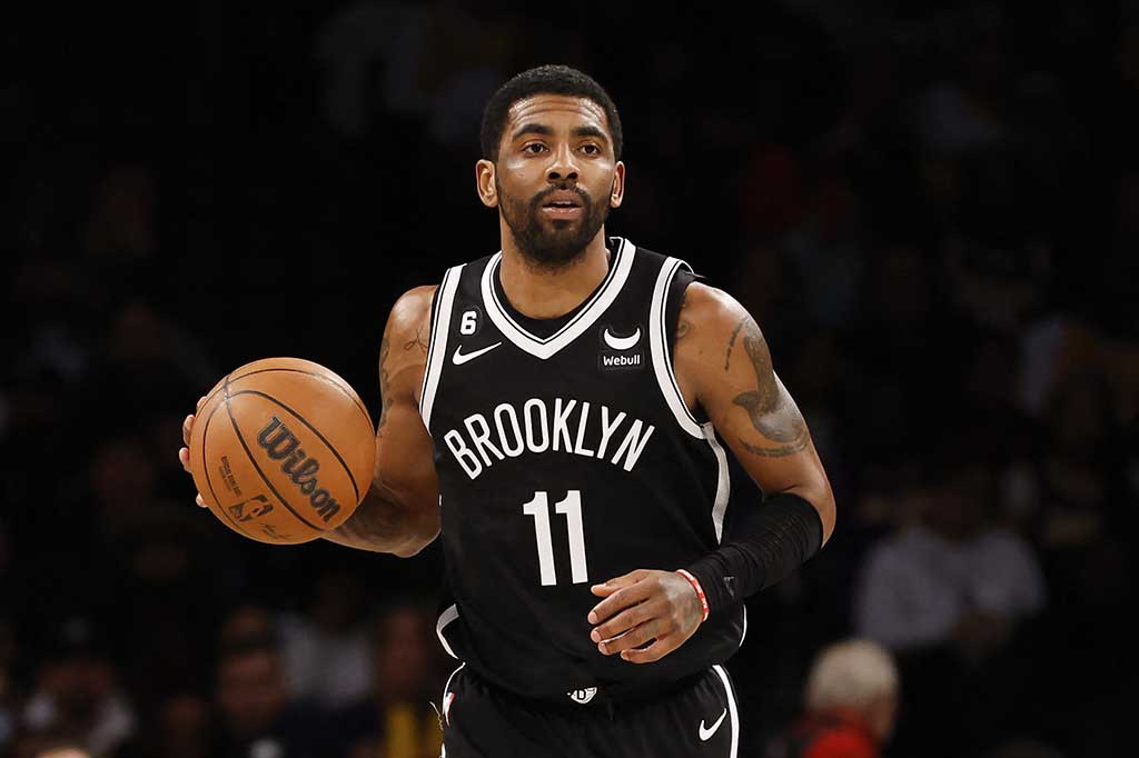Brooklyn Nets telah mencapai kesepakatan untuk mentransfer guard mereka, Kyrie Irving, ke Dallas Mavericks, Senin, 6 Februari 2023.