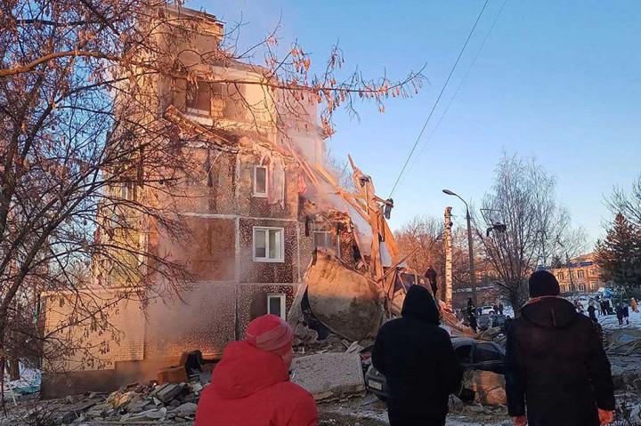 Sedikitnya lima orang tewas akibat kejadian tersebut. 