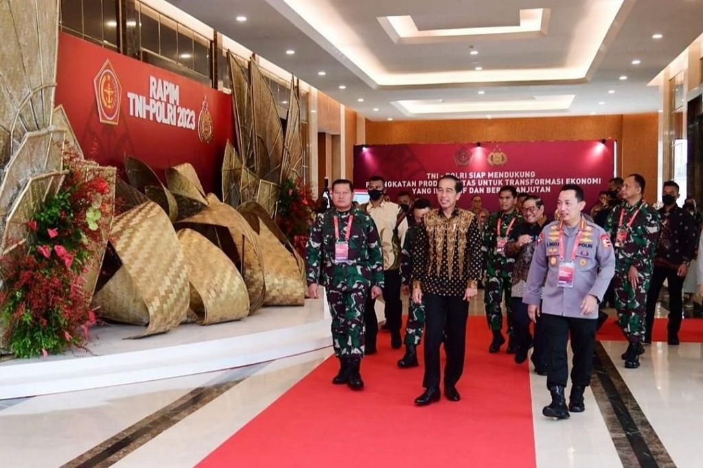 Presiden juga memerintahkan agar aparat menindak tegas pertambangan dan ekspor ilegal karena dapat mengganggu proses hilirisasi dan industrialisasi. Ekspor sumber daya alam secara ilegal juga dapat mengurangi penerimaan negara.