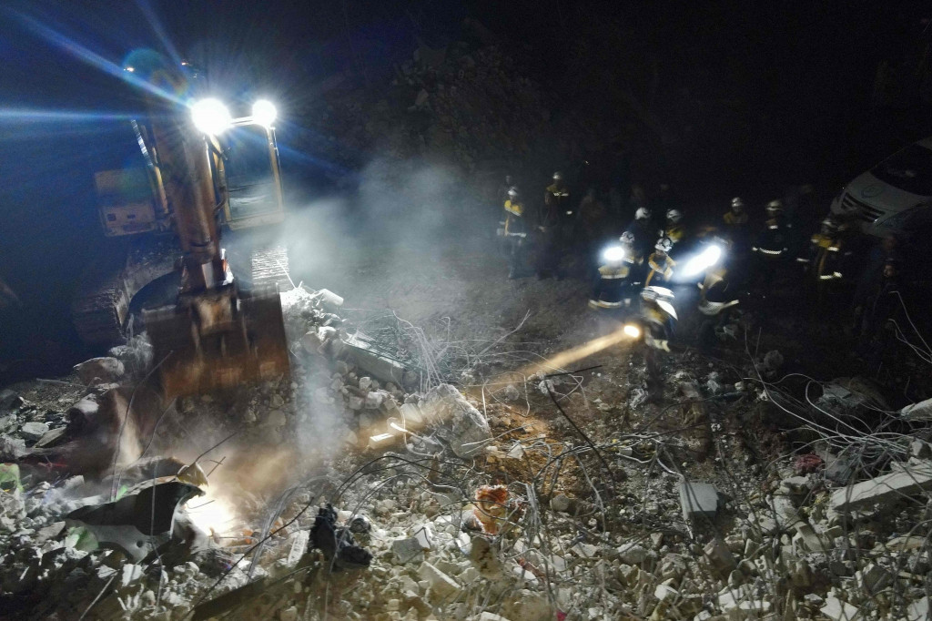 Pemandangan memilukan terlihat di lokasi gempa bumi di Suriah dan Turki, yang hingga Rabu, 8 Februari 2023 telah merenggut lebih dari 9.500 nyawa manusia.