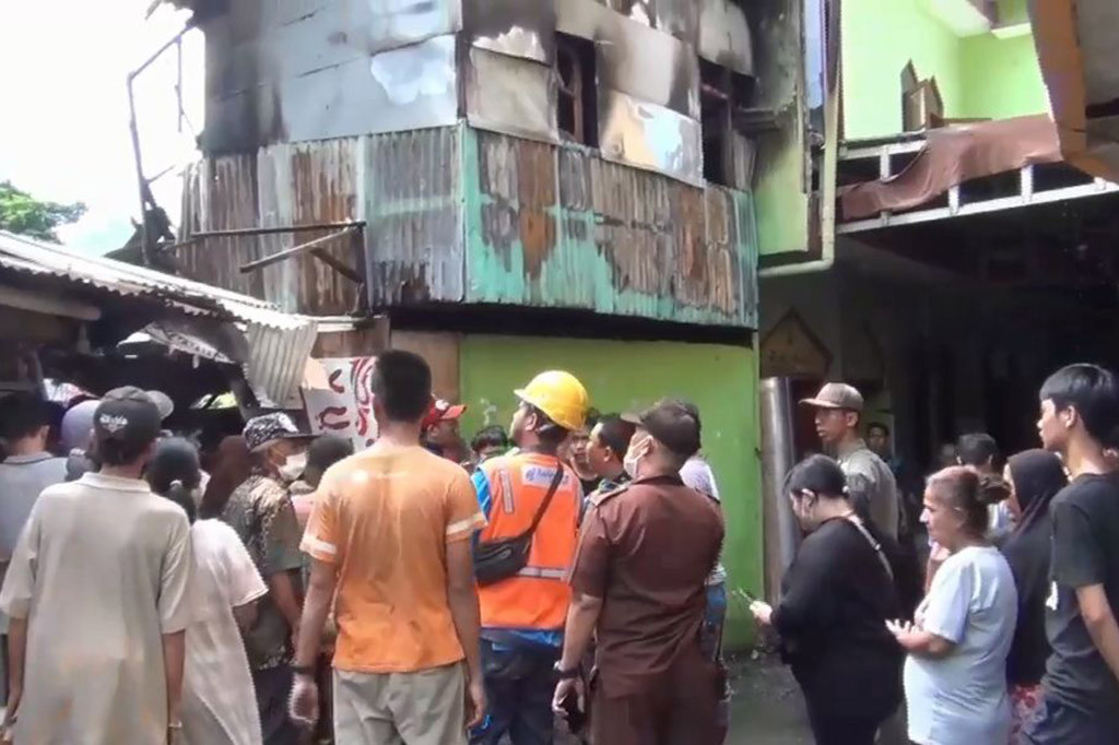 Tak berselang lama api berhasil dilokalisir. Api pun berhasil dipadamkan 30 menit berselang. Tidak ada korban jiwa dalam peristiwa ini.