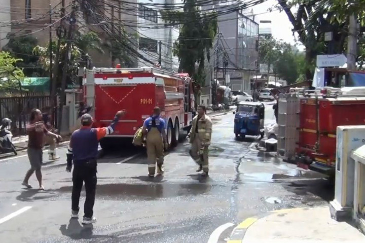 Sekitar pukul 13.07 WIB, petugas pemadam kebakaran datang dan langsung menyemprotkan air ke titik api. Sebanyak 9 unit serta 45 personel pemadam kebakaran dikerahkan.