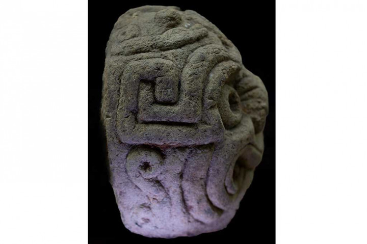 Setelah ditemukan, spesialis FOC meninjau potongan itu dan menentukan bahwa kepala batu berusia 2.500 tahun dari budaya Chavin pra-Hispanik (sekitar 1200 hingga 550 SM) berasal dari tempat yang sekarang disebut Peru.