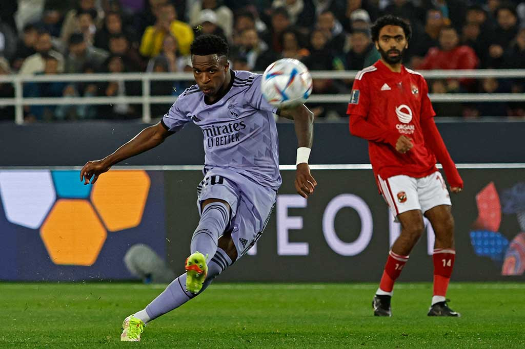 Vinicus Junior membawa Real memimpin pada menit ke-42, setelah memaksimalkan kesalahan Mahmoud Metwalli sebelum menyelesaikannya dengan sepakan cungkil. Federico Valverde menggandakan keunggulan Real pada menit ke-46,  menyambar bola pantul setelah tembakan Rodrygo dapat digagalkan kiper Al Ahly.