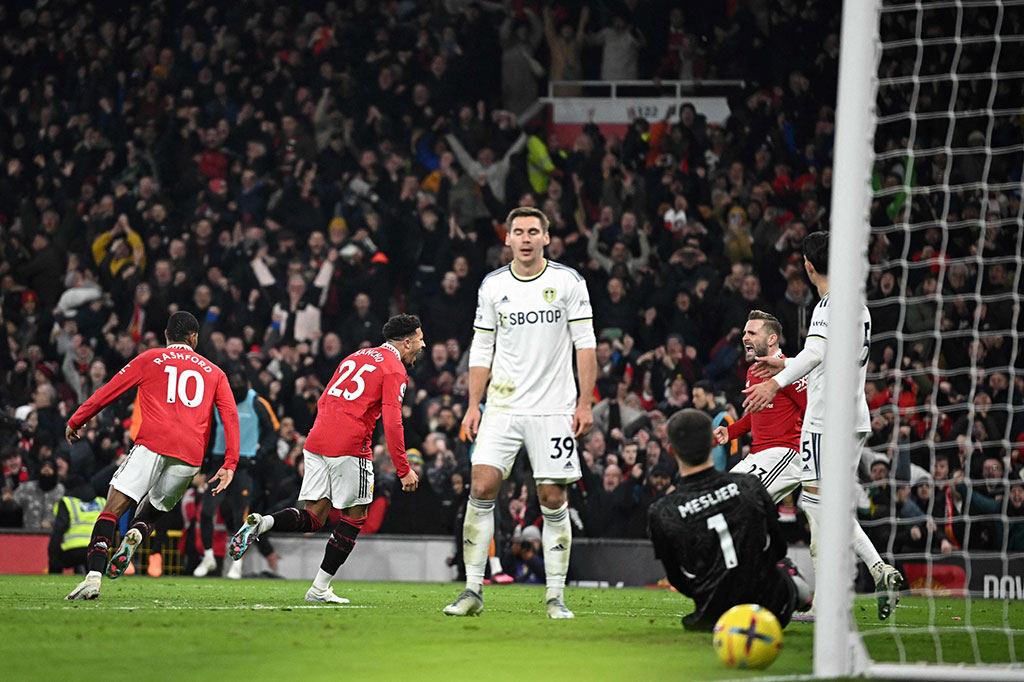 MU berhasil menyamakan kedudukan pada menit ke-70. Permainan umpan pendek di sisi kiri berhasil dituntaskan dengan tendangan Jadon Sancho untuk menjadi gol. Kedudukan menjadi imbang 2-2.