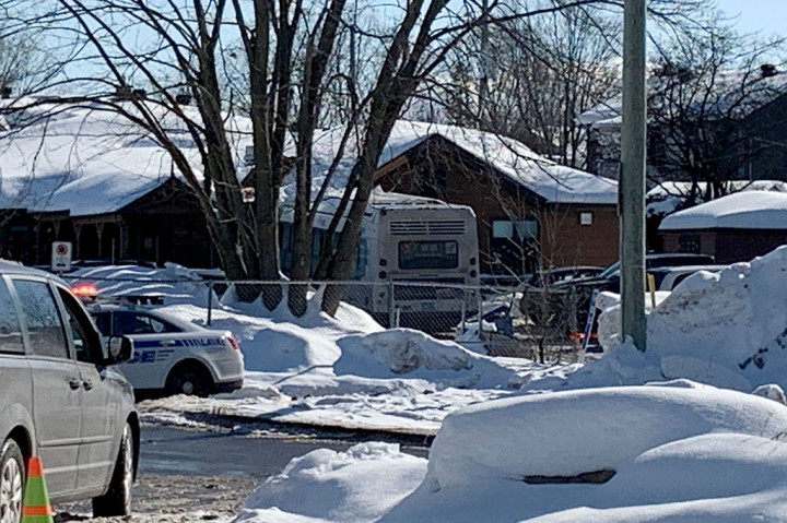 Sebuah bus menabrak pusat penitipan anak di dekat Montreal, Kanada pada Rabu, 8 Februari 2023 waktu setempat. Dua anak tewas akibat kejadian tersebut.