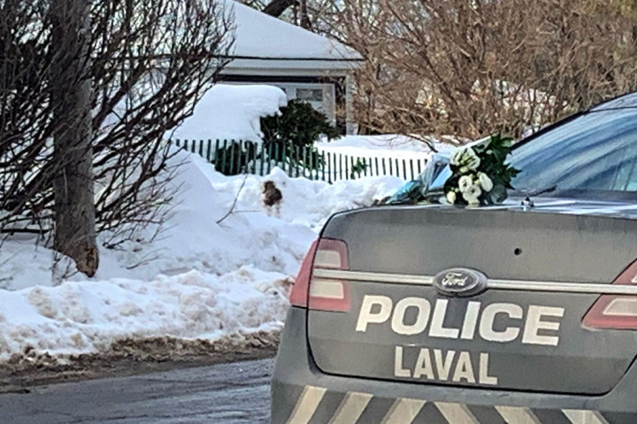Polisi Kanada tidak segera mengkonfirmasi penyebab kecelakaan yang menyebabkan beberapa anak terjebak di bawah kendaraan setelah menabrak gedung di pinggiran Kota Laval sekitar pukul 08:30 (1330 GMT).  Pengemudi ditangkap karena dugaan pembunuhan dan saksi mata menunjukkan tersangka mungkin telah bertindak dengan sengaja.