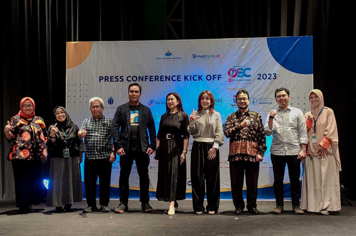 Foto bersama usai peluncuran beasiswa S2 OSC  Medcom.id di Universitas Mercu Buana, Jakarta.