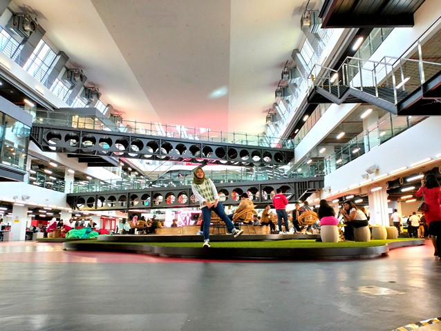 Mengawali masuk kantor dengan view luas.