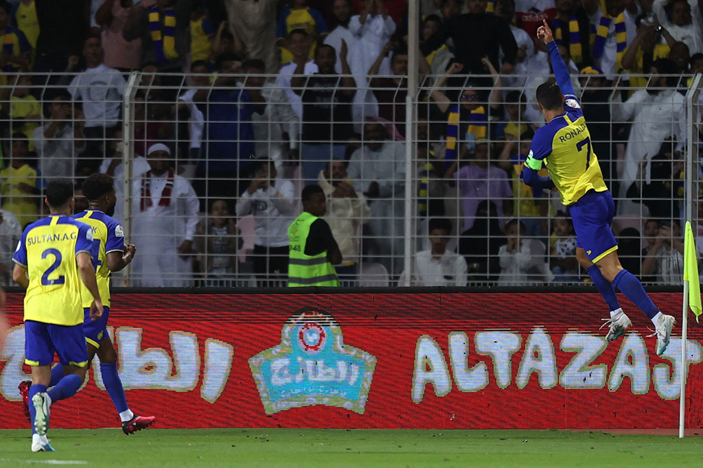 Dengan tambahan empat gol, Ronaldo kini mengemas 503 gol untuk lima klub berbeda dan dari lima liga papan atas yang berbeda pula.