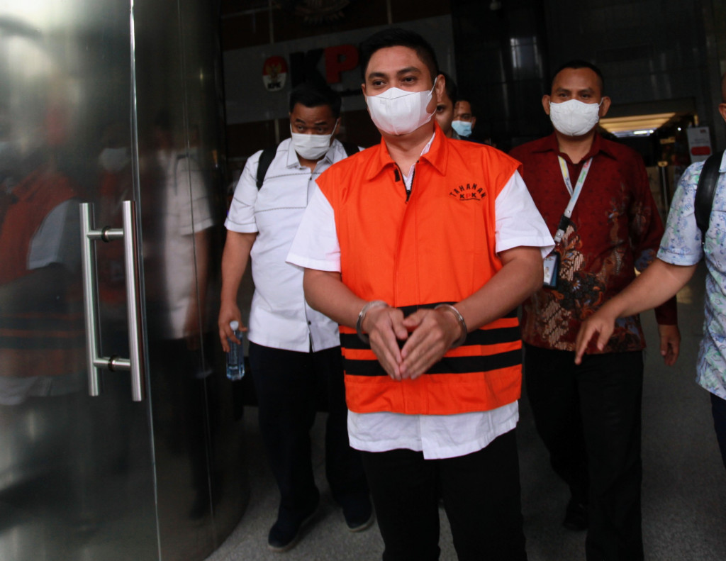 Atas putusan itu, Mardani yang mengikuti persidangan secara virtual dari gedung Komisi Pemberantasan Korupsi (KPK) di Jakarta menyatakan pikir-pikir. Dia mengaku apa yang dituduhkan kepadanya adalah sebuah fitnah, sehingga dirinya akan terus berjuang mencari keadilan.