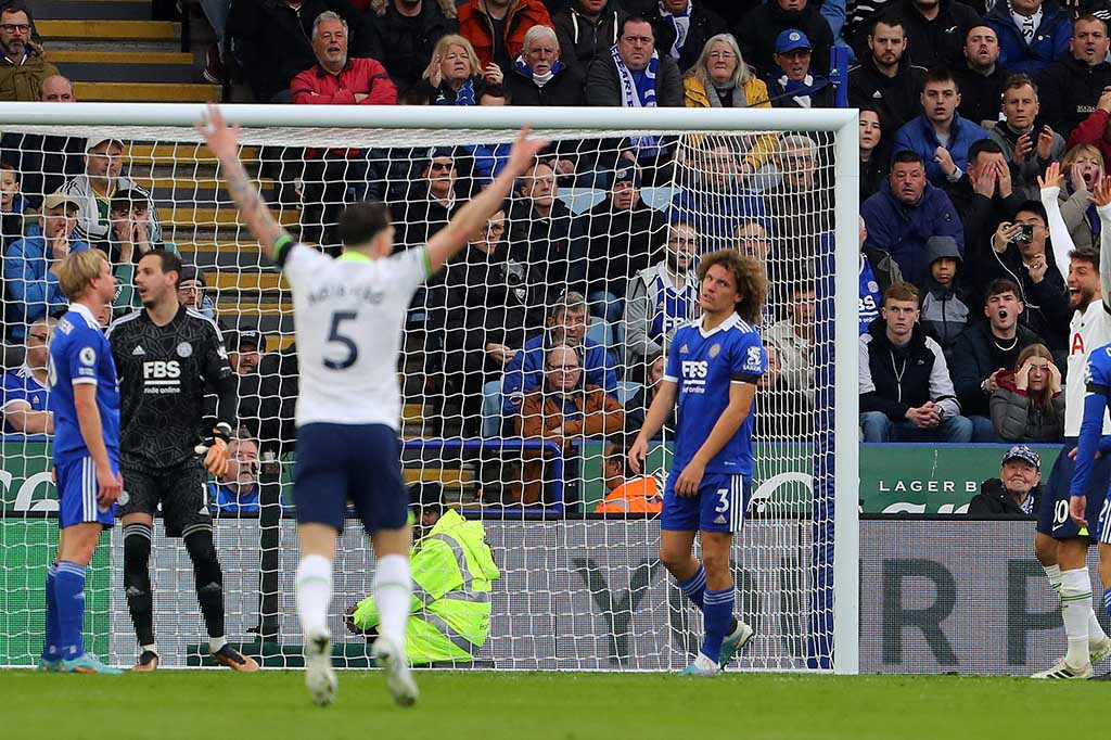 Tottenham unggul terlebih dahulu pada menit ke-14 ketika sepak pojok disambut sundulan Ben Davies yang mengenai Victor Kristiansen. Bola mengarah ke Rodrigo Bentacur yang langsung mencepoloskan bola ke gawang
Danny Ward.