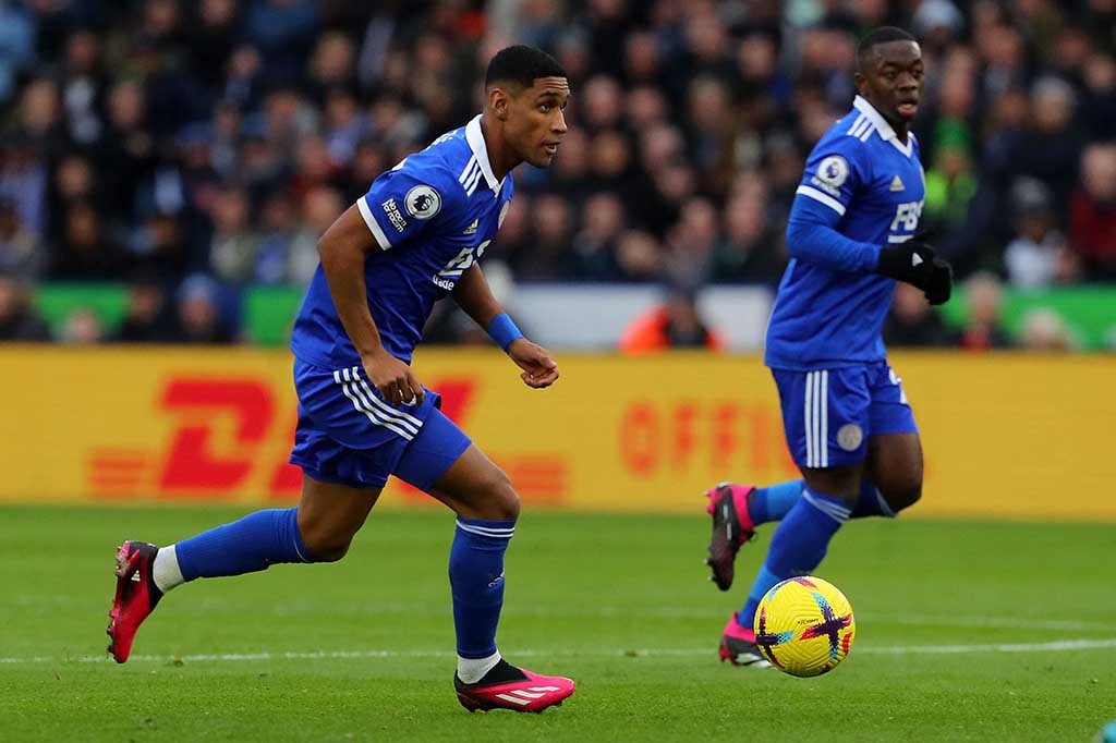 Leicester membalas pada menit ke-23. Bermula dari tendangan pojok, bola sundulan Timothy Castagne disapu Bentacur. Namun, disambar dengan tembakan Nampalys Mendy ke gawang Fraser Forster menjadi gol penyama kedudukan.
  