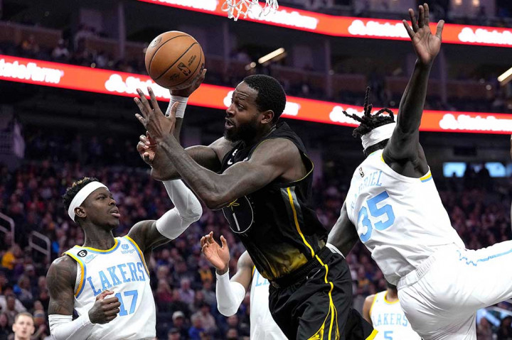 Selanjutnya, Draymond Green dan Andrew Wiggins memberikan masing-masing 12 poin untuk Warriors dalam laga ini. 