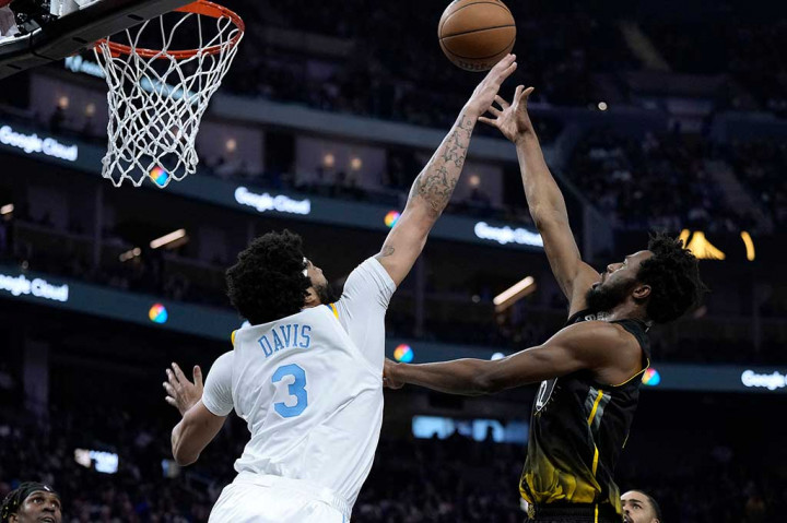 Sementara di kubu Warriors, Stephen Curry juga absen karena cedera. 