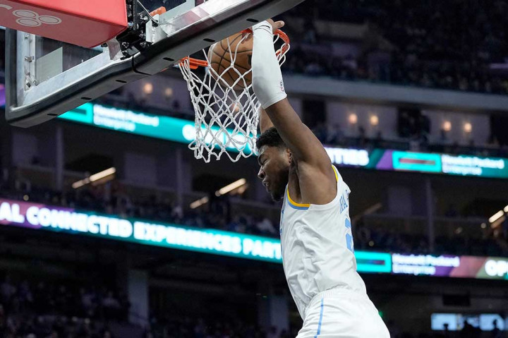 Dennis Schroder memimpin Lakers dengan 26 poin. Rui Hachimura menambahkan 16 dan D'Angelo Russell menyumbang 15, lima rebound, dan enam assist. sementara Anthony Davis mencetak 13 poin.