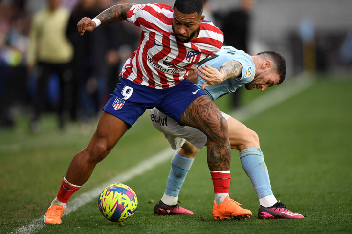 Atletico harus bermain dengan sepuluh pemain sejak menit ke-70 akibat Stefan Savic melakukan pelanggaran terhadap Haris Seferovic di tepi kotak penalti. 
