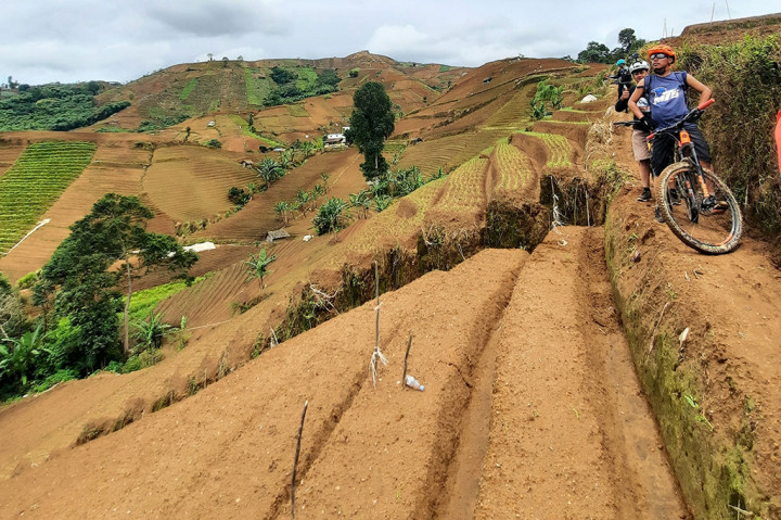 Minggu, 12 Februari 2023, puluhan pesepeda menjajal track tersebut. Jalur single track dan beberapa tanjakan yang begitu menantang membuat goweser merasa terpuaskan.