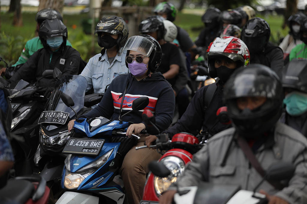 Angka tersebut mencakup 147.153.603 unit kendaraan pribadi yaitu 127.976.339 unit sepeda motor (87 persen) dan 19.177.264 mobil pribadi.