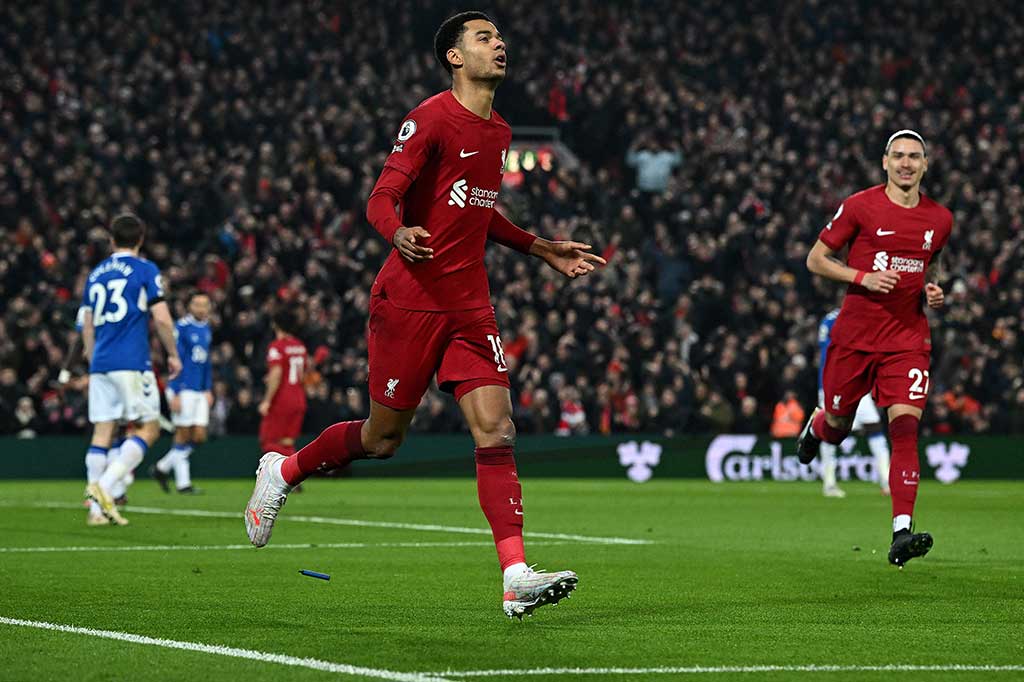 Babak kedua baru berlangsung dua menit, tepatnya pada menit ke-47, Liverpool menggandakan keunggulan. Trent Alexander-Arnold bekerja sama dengan Salah, dan bek kanan itu mengirimkan umpan untuk disambar Gakpo ke tiang dekat. Itu merupakan gol perdana Gakpo untuk The Reds.