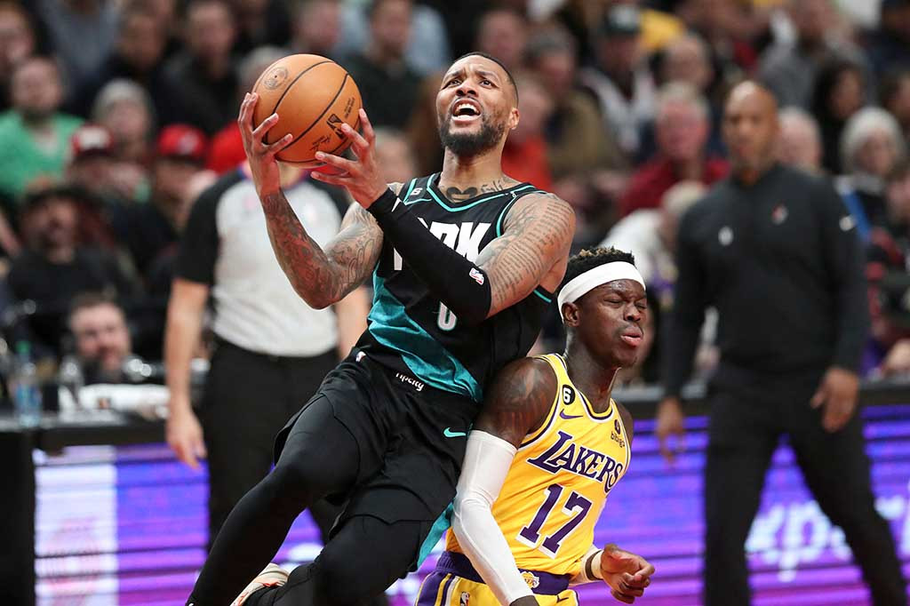 Lillard mendapatkan tepuk tangan meriah dari seluruh penonton di Moda Center ketika dimasukkan kembali usai diistirahatkan saat pertandingan menyisakan 7 menit terakhir. Blazers mencetak tembakan 3 angka sebanyak 23
kali, yang tertinggi sepanjang sejarah tim dan memimpin hingga 27 poin di depan Lakers.