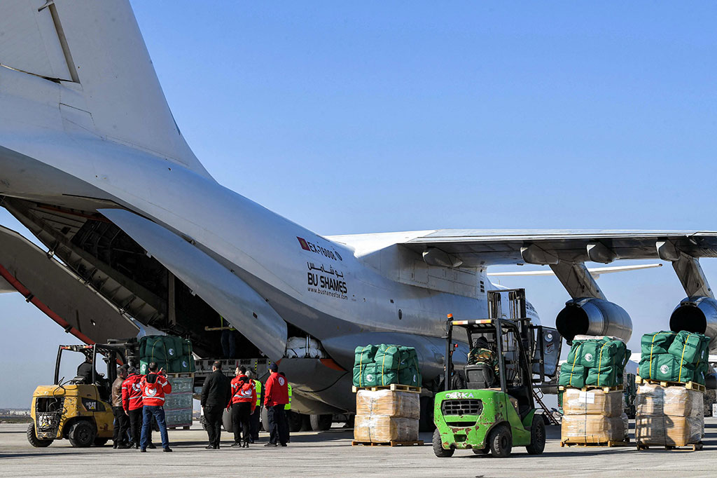 Ini merupakan pesawat pertama Saudi yang mendarat di Suriah dalam lebih dari satu dekade perang. Penerbangan terakhir mendarat di Suriah pada Februari 2012.