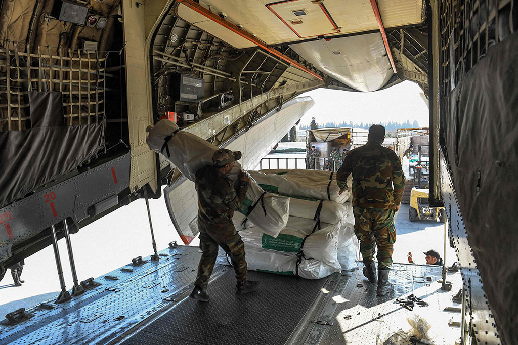 Pesawat bantuan asing telah mendarat di Suriah sejak gempa berkekuatan magnitudo 7,8 melanda Suriah dan tetangga Turki yang menewaskan lebih dari 35.000 orang.