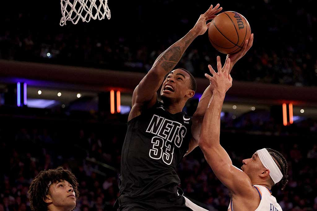 Nets yang kehilangan bintangnya harus bersusah payah mengimbangi tim yang dalam tiga tahun selalu dikalahkannya. Nets hanya bisa unggul paling banyak 4 poin dari Knicks, sementara kebalikannya New York Knicks sempat memimpin 25 poin pada kuarter terakhir.