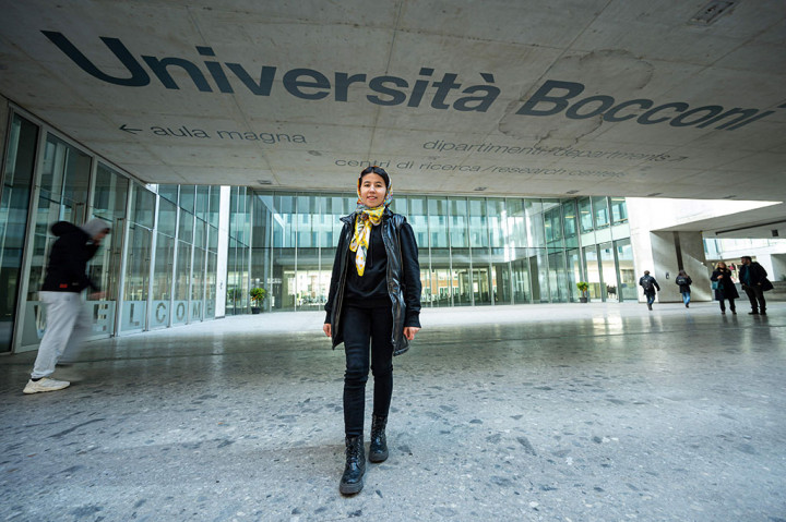 Tapi dia tetap bersemangat untuk menunjukkan keindahan negaranya kepada orang luar, meski saat ini hanya sedikit turis yang berani berkunjung.