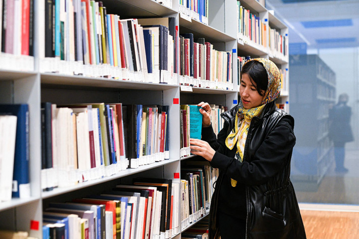 Diselenggarakan melalui operator tur Inggris Untamed Borders, acara ini menarik orang-orang dari Inggris ke Australia, Jerman, dan India. Sepertiga dari uang yang dihasilkannya akan digunakan untuk kelas bahasa Inggris rahasia untuk wanita muda di Afghanistan.